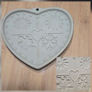 Pampered Chef USA HEART Stoneware Cookie Mold Four Seasons